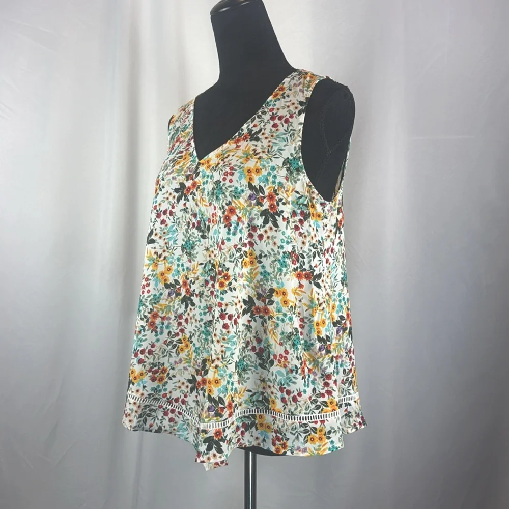 ANA Floral Sleeveless Summer Top - Picture 2 of 4